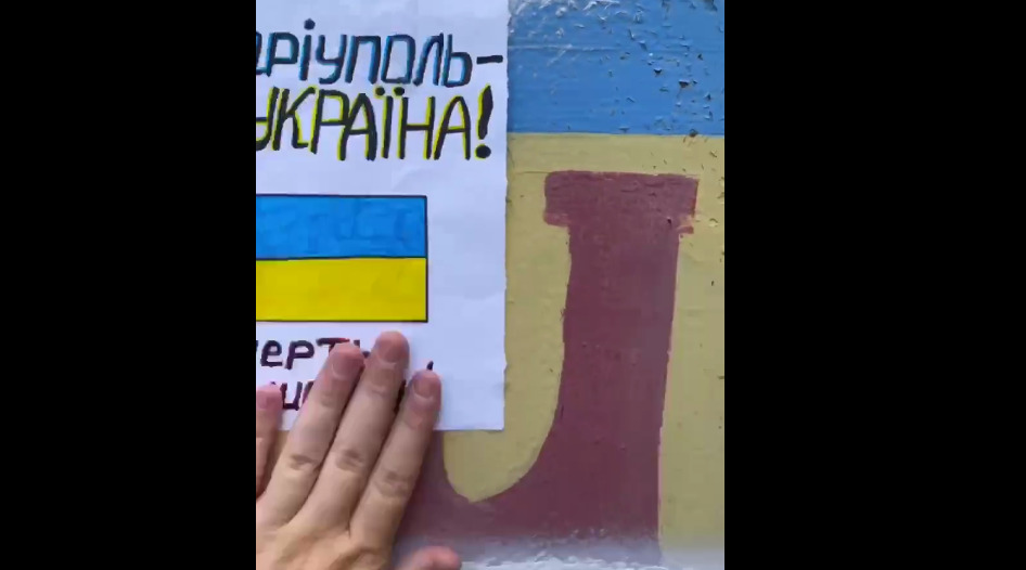 Stickers with Ukrainian flag appear in Mariupol
