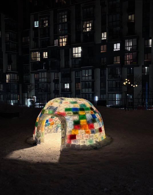 Lviv families build colorful igloo amid Russian attacks