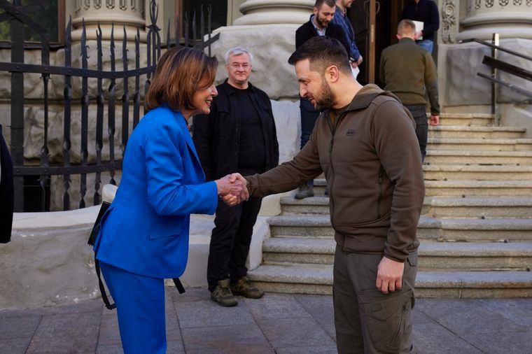 Pelosi meets Zelenskyy in Kyiv, announces more US aid