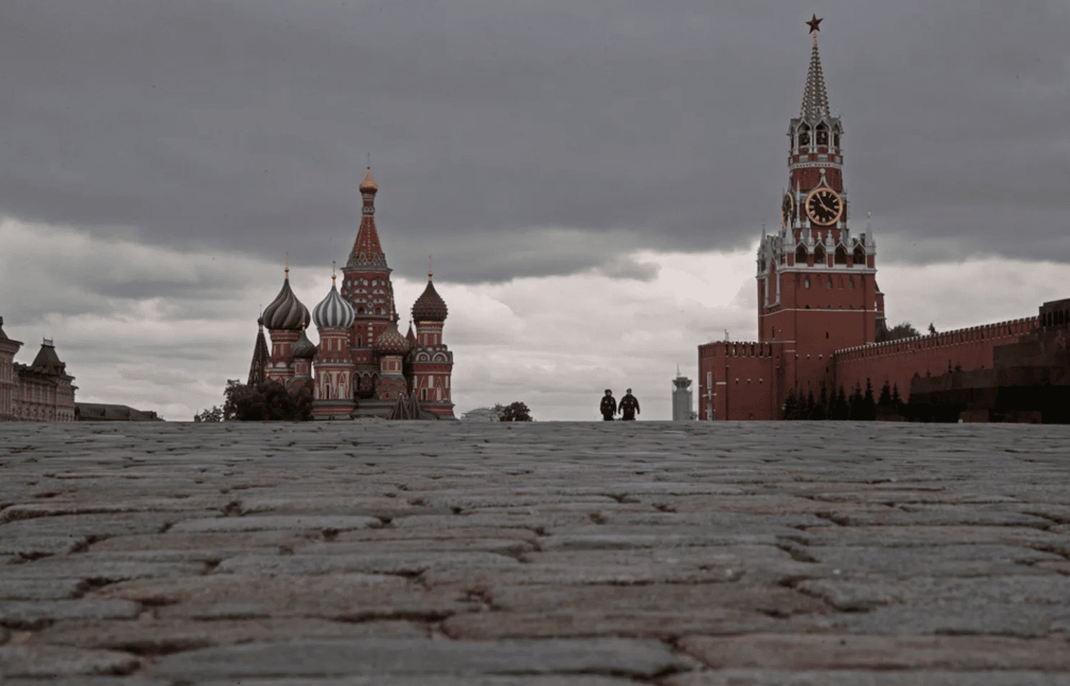 Nearly 300 Drones Strike Moscow, Novgorod, and Smolensk Regions in Russia