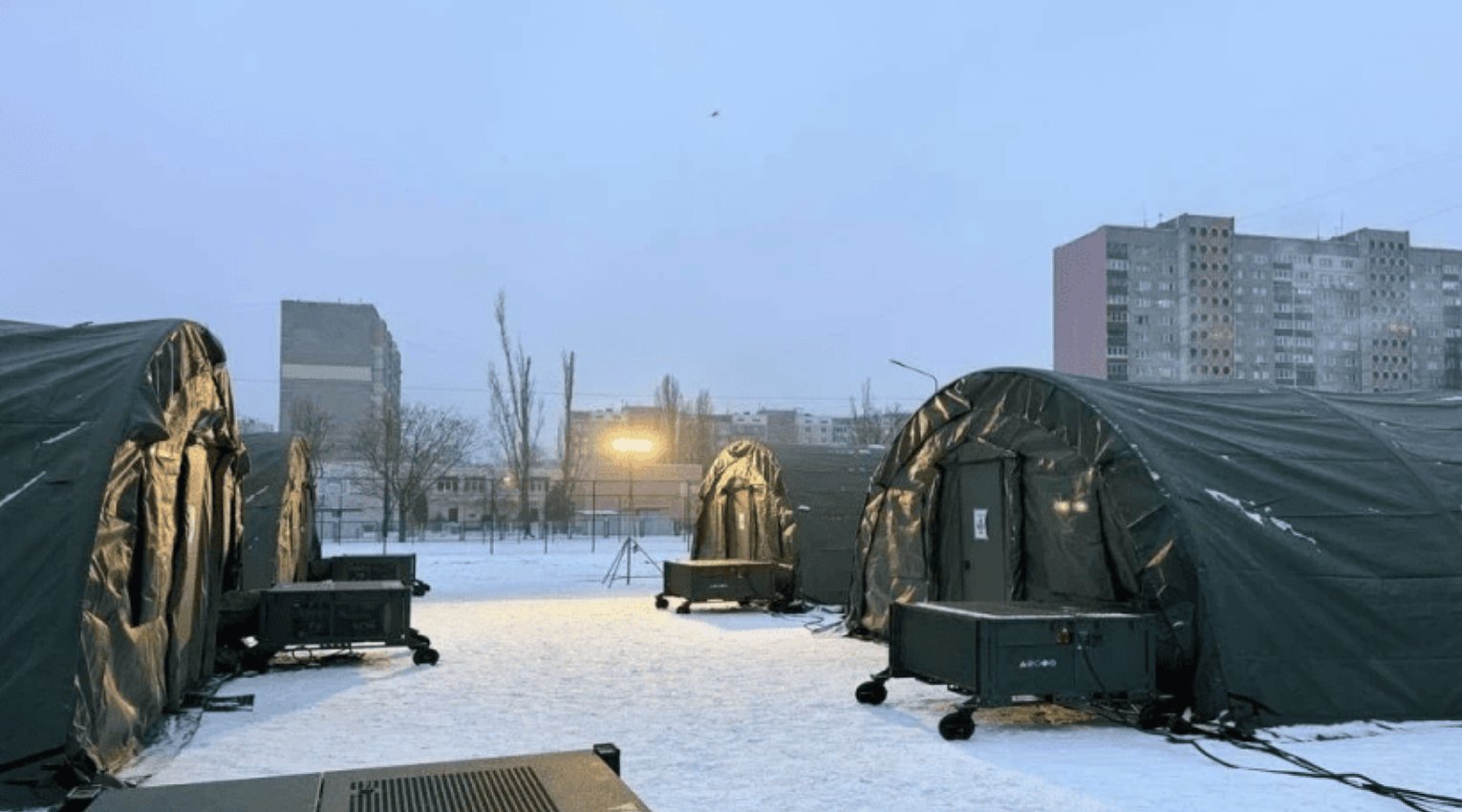 Kyiv’s Blackout Tents Offer Mobile Ovens, Outlets, and Kids’ Zones During Power Outages