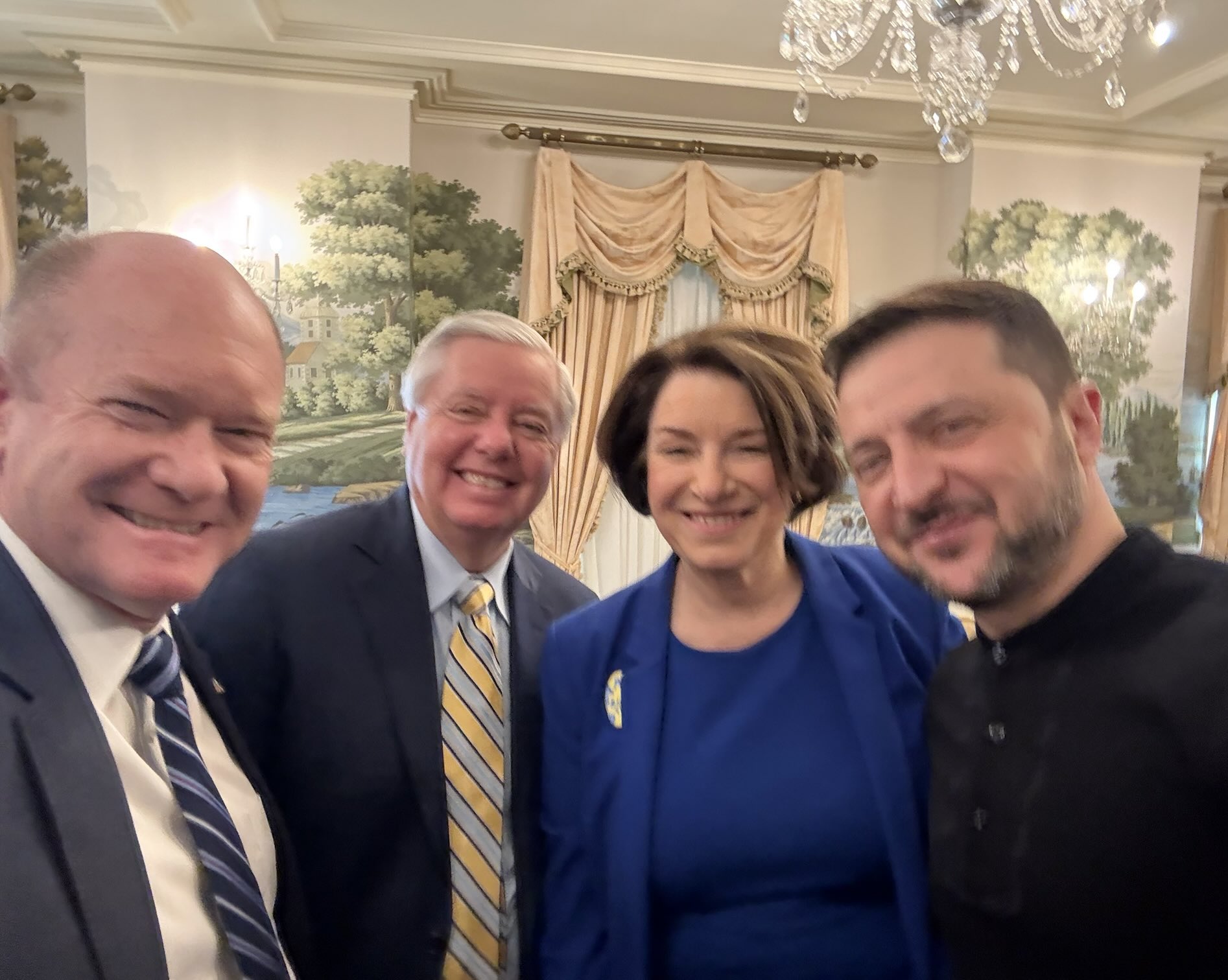 Zelensky meets Ukraine-supporting US senators before Trump talks