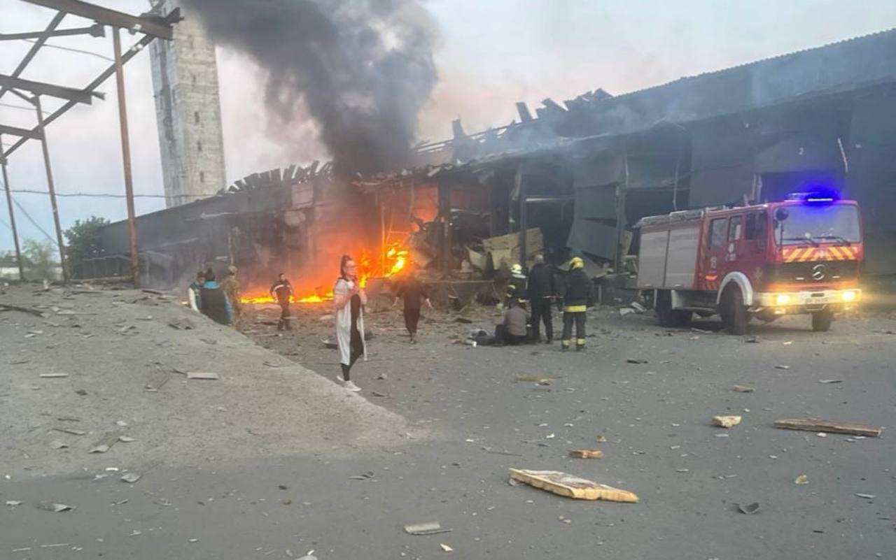 Russia hits a food distribution center in Dnipro