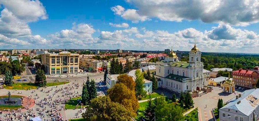 In Lutsk, a multi-apartment building damaged by Russian attack