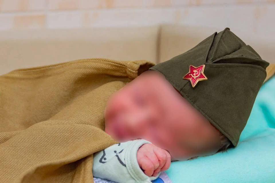 Kemerovo newborns dressed in tiny military uniforms for Victory Day