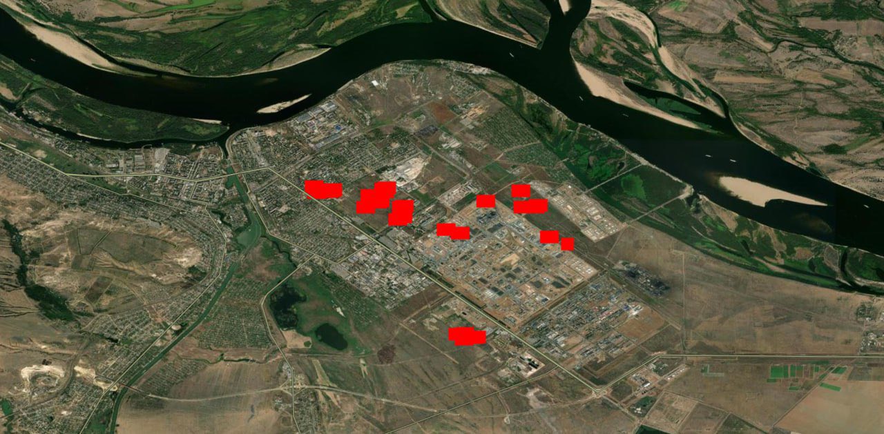 Volgograd oil refinery attacked by drones at night