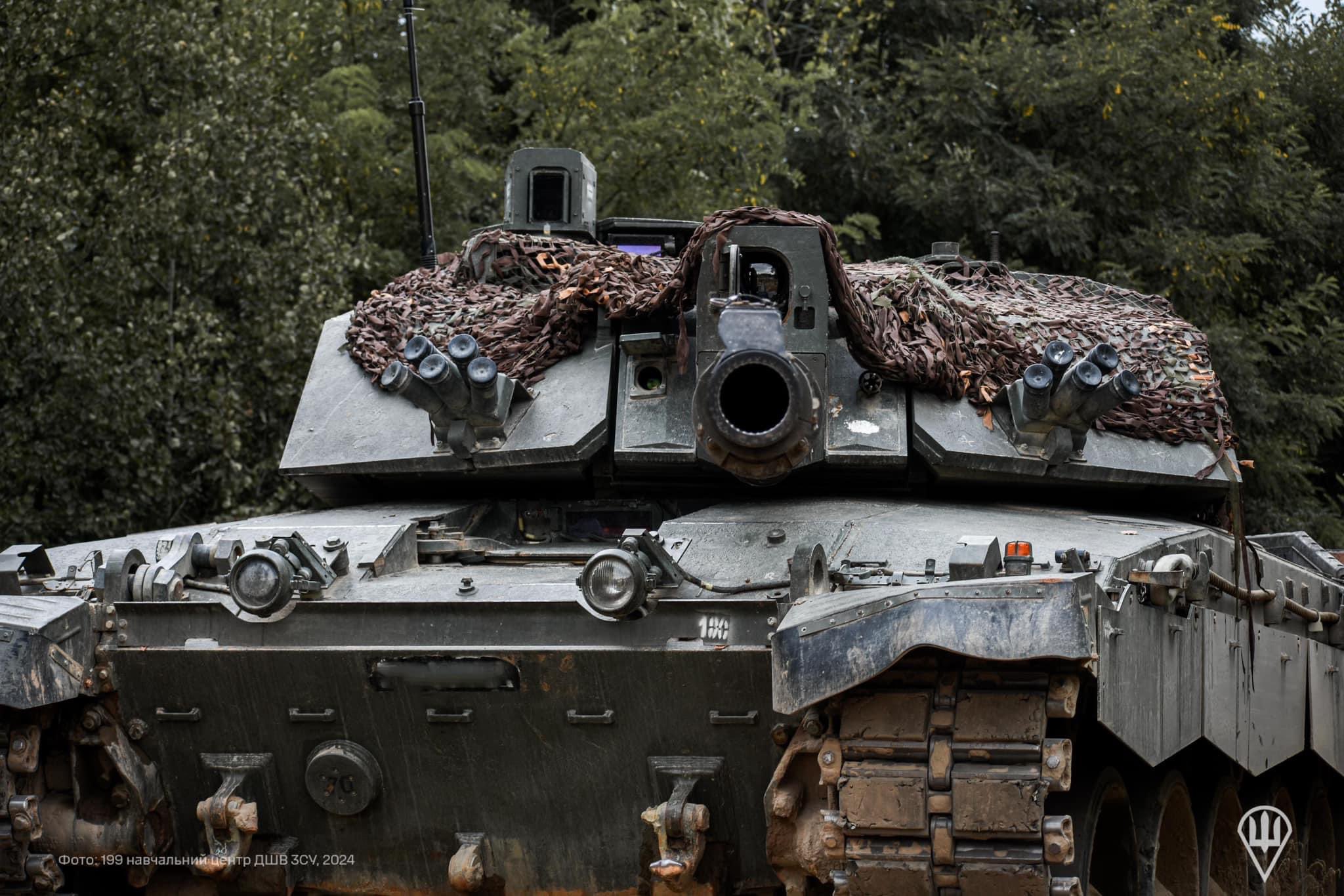 Challenger 2 tank training at Ukrainian airborne center