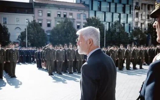 Czech President Allows 60 Czechs to Join Armed Forces