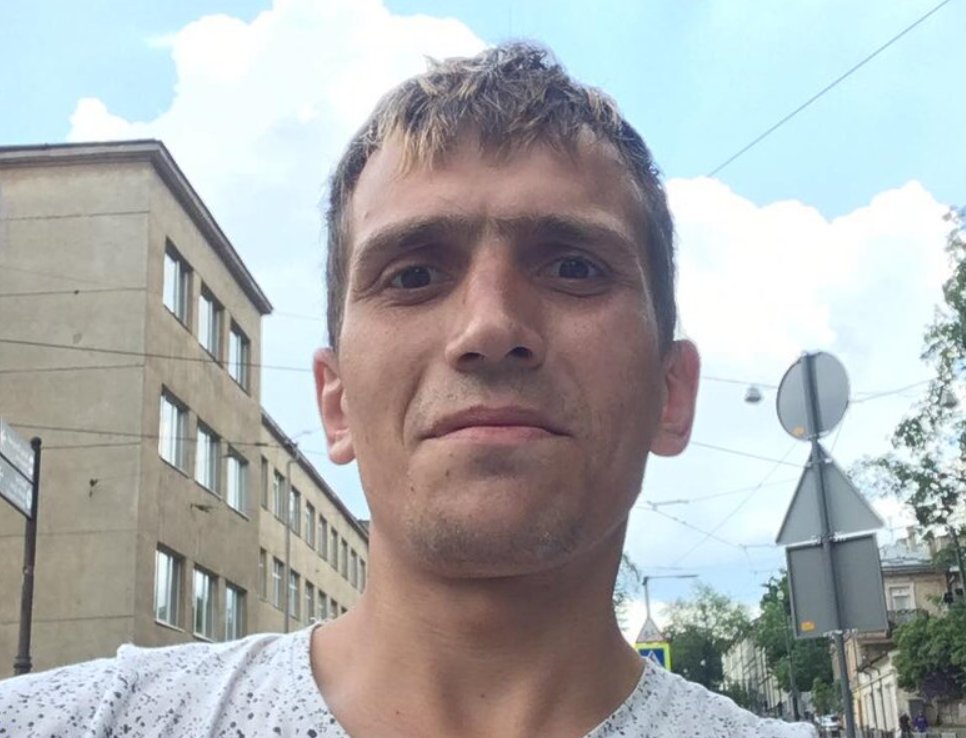 Mariupol Resident Swam 4km in Icy Sea to Escape Besieged City