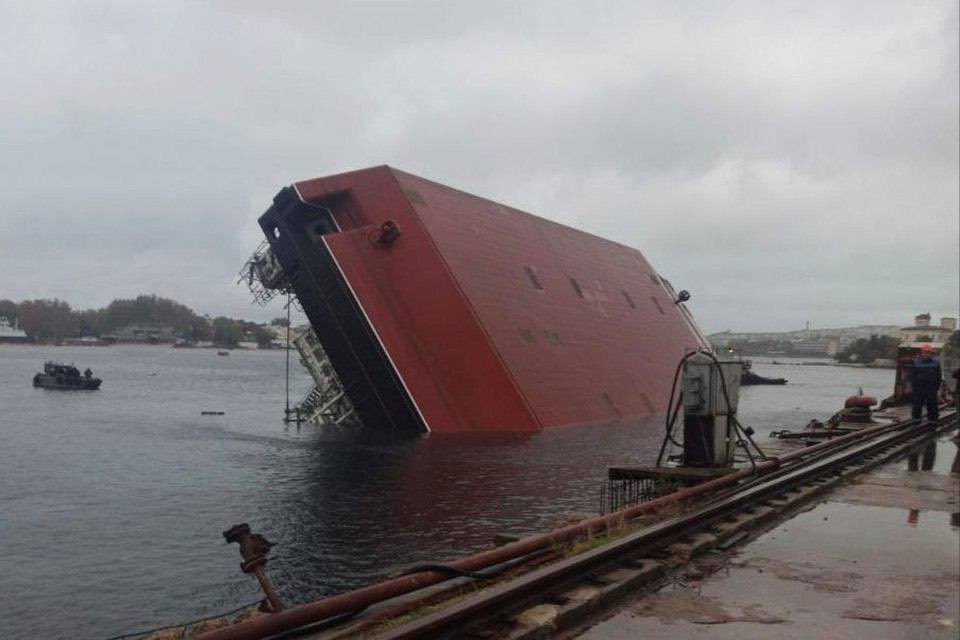 Floating crane overturns in Sevastopol