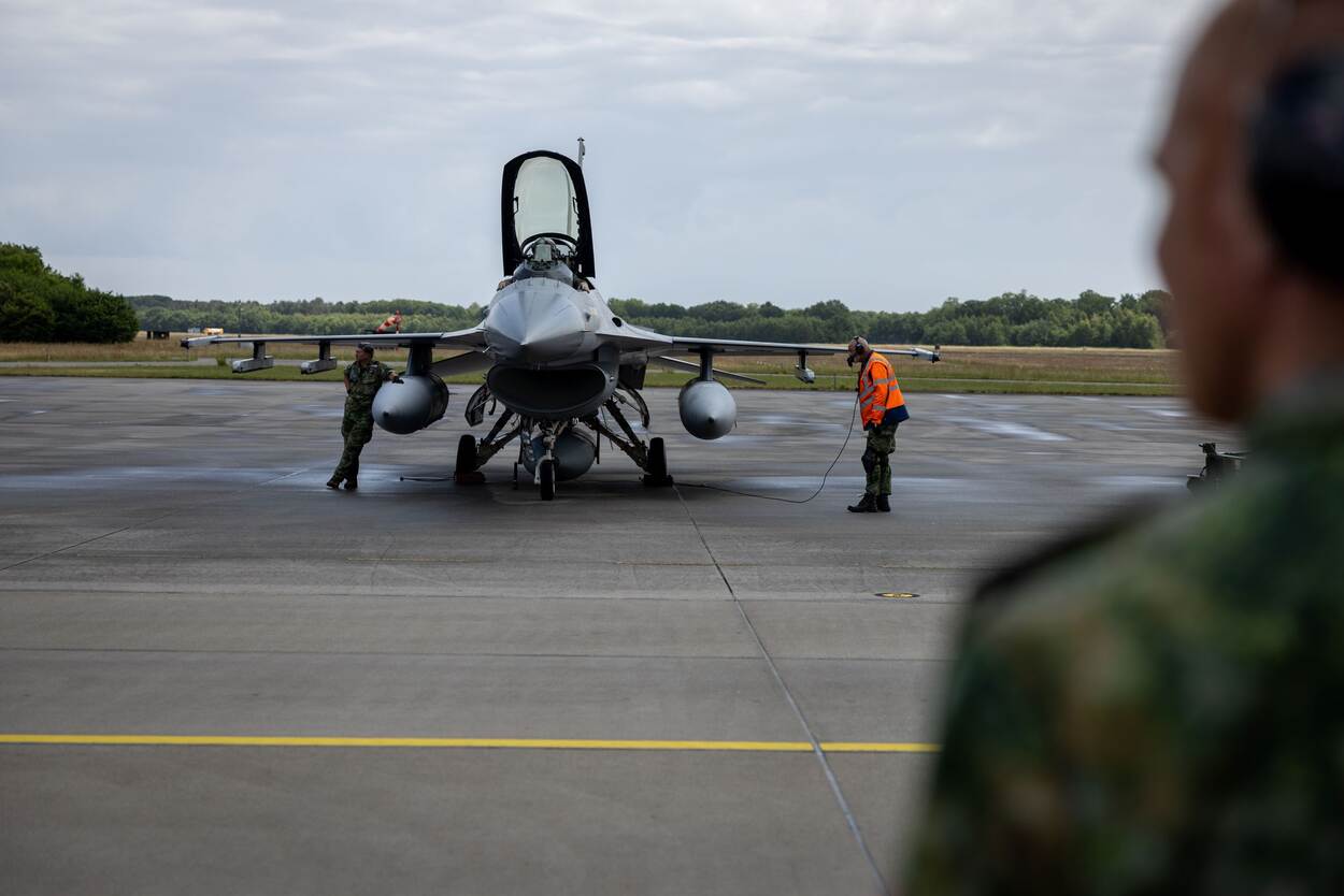 Final batch of F-16 fighters departs Netherlands for Ukraine