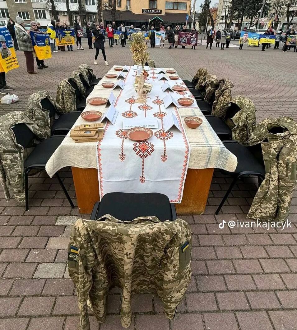 Empty chair for soldiers at Sviat Vechir
