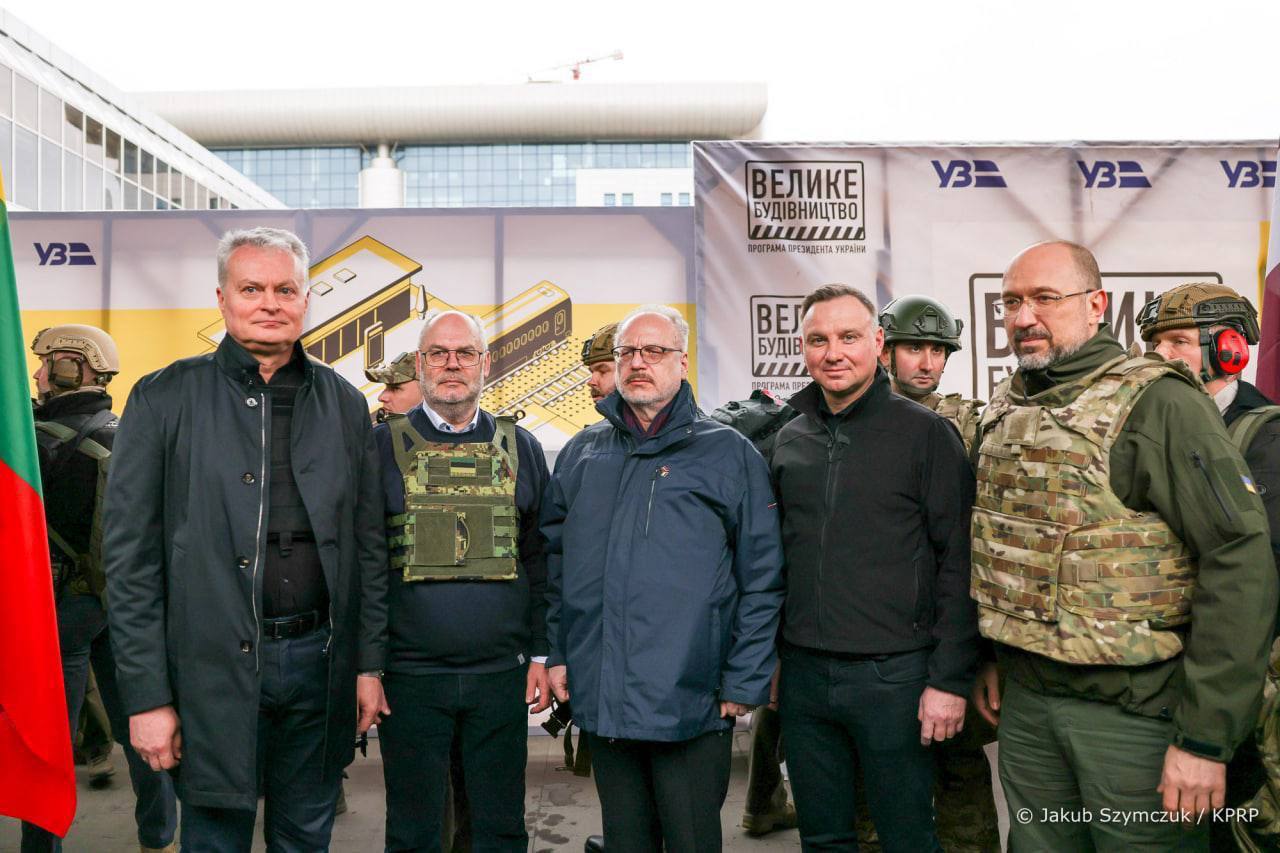 Presidents of Poland, Baltic States arrive in Ukraine to meet Zelensky