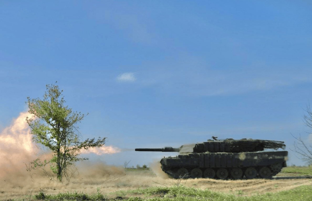 The Moment a Ukrainian Leopard 2A4 Tank Fires