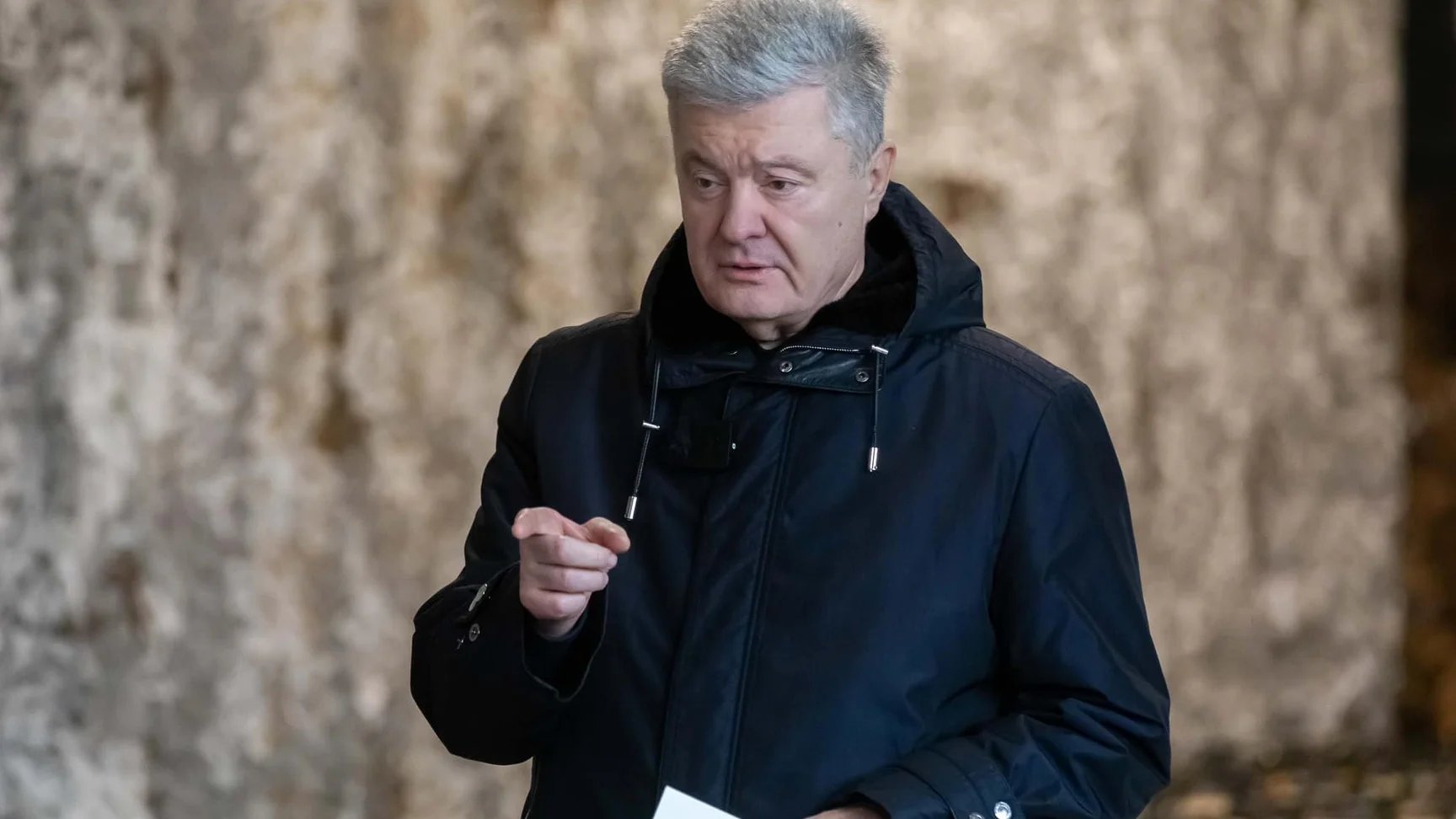 Poroshenko claims denied exit from Ukraine for EU meeting