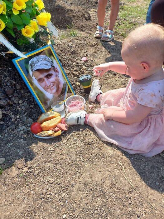 Dead soldier’s daughter visits his grave