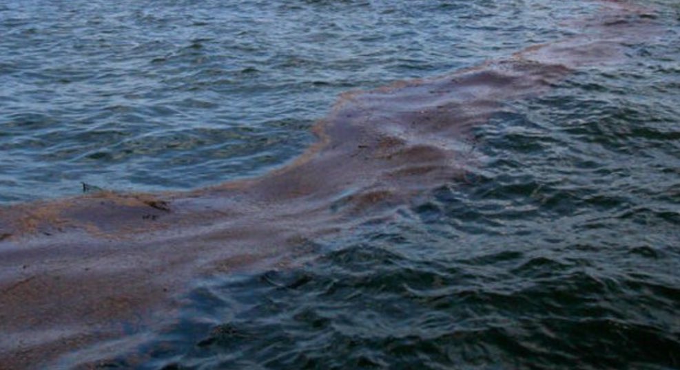 Oil spill from RF heading towards occupied Crimea