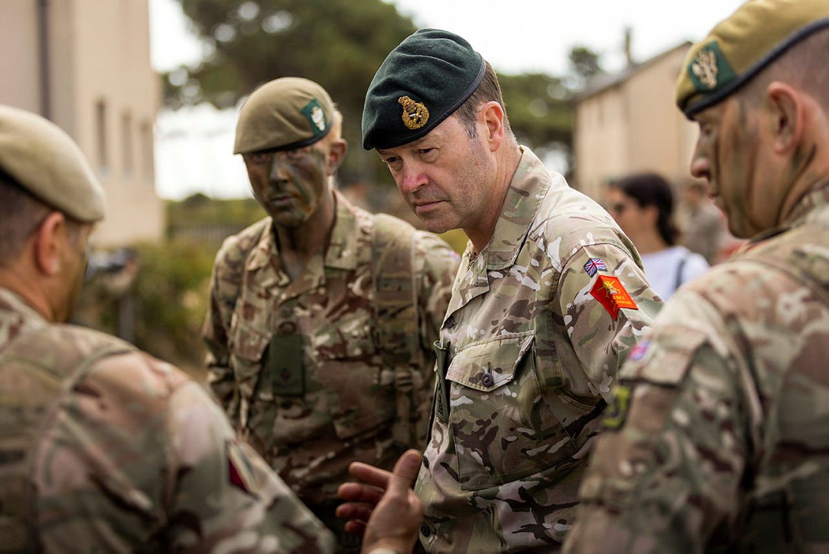 General Sir Patrick Sanders visits Ukrainian troops training in UK