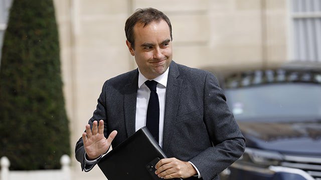 France negotiates with Ukraine over mineral extraction