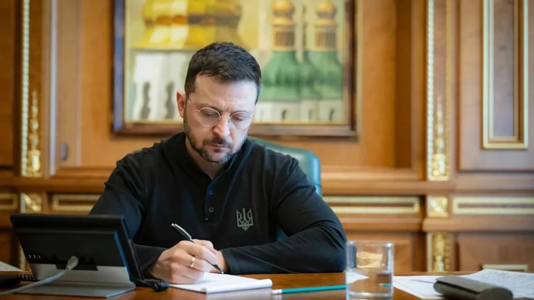 Zelenskyy ratifies US-Ukraine minerals agreement into law