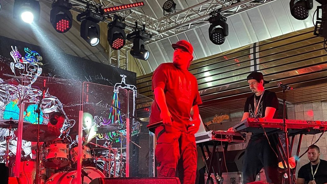 TNMK charity concert in Dnipro Metro raises funds for ambulance
