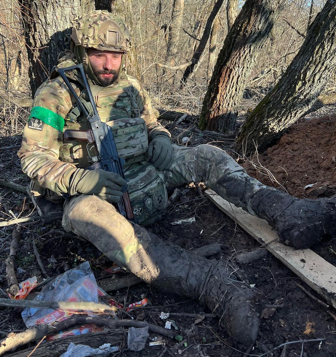 Comedian Viktor Rozovy gravely wounded on the front lines