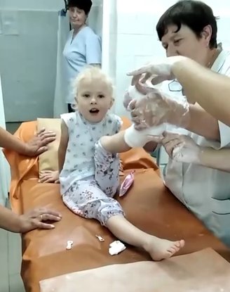 Wounded girl from Mykolaiv sings anthem after missile strike