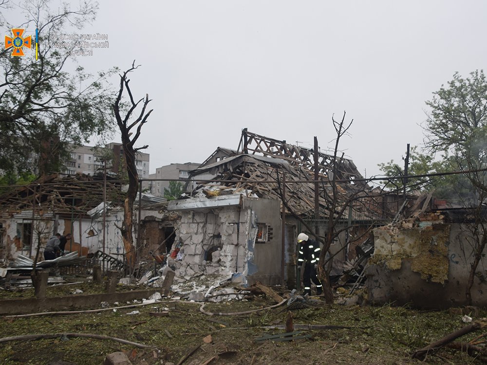 Russian missile strike on Mykolaiv residential area wounds one