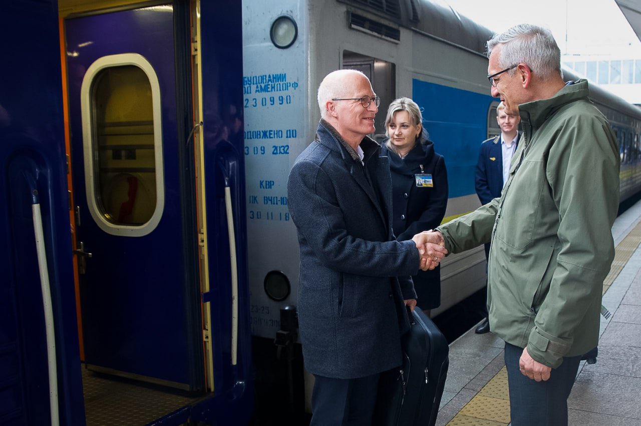 Hamburg’s mayor Peter Tschentscher arrives in Kyiv today
