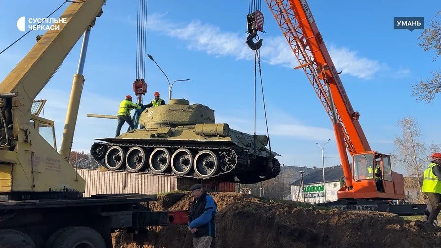 Uman donates decommunized T-34 tank and cannon to Ukrainian military