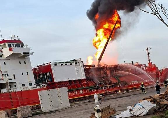 Russian drone strikes Turkish LPG tanker ORINDA in Izmail port