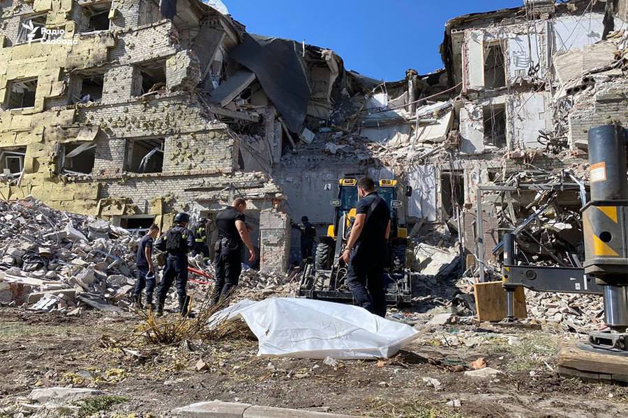Russian strike kills two animal rescue volunteers in Donetsk hotel