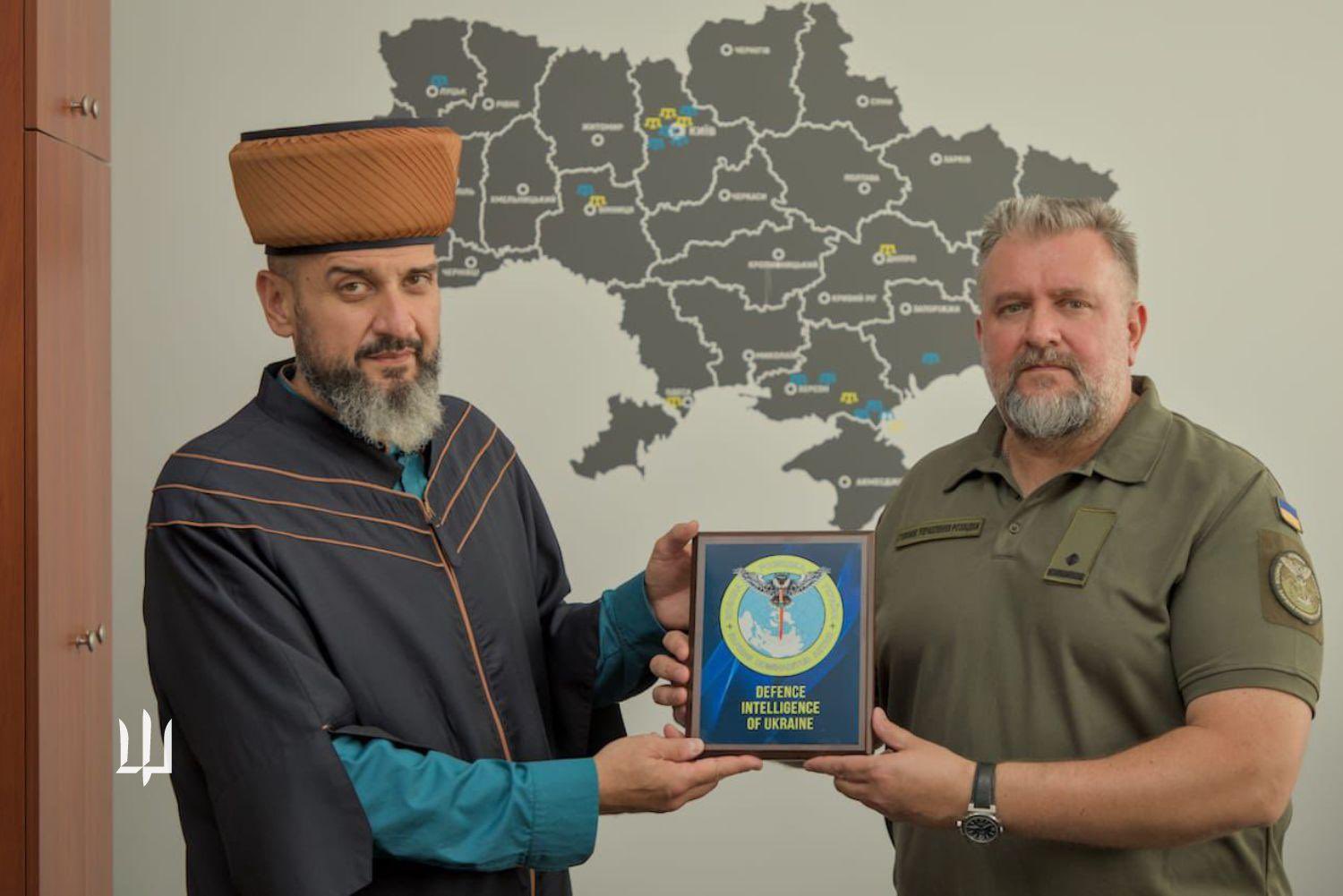 Prayer book for Muslim soldiers presented
