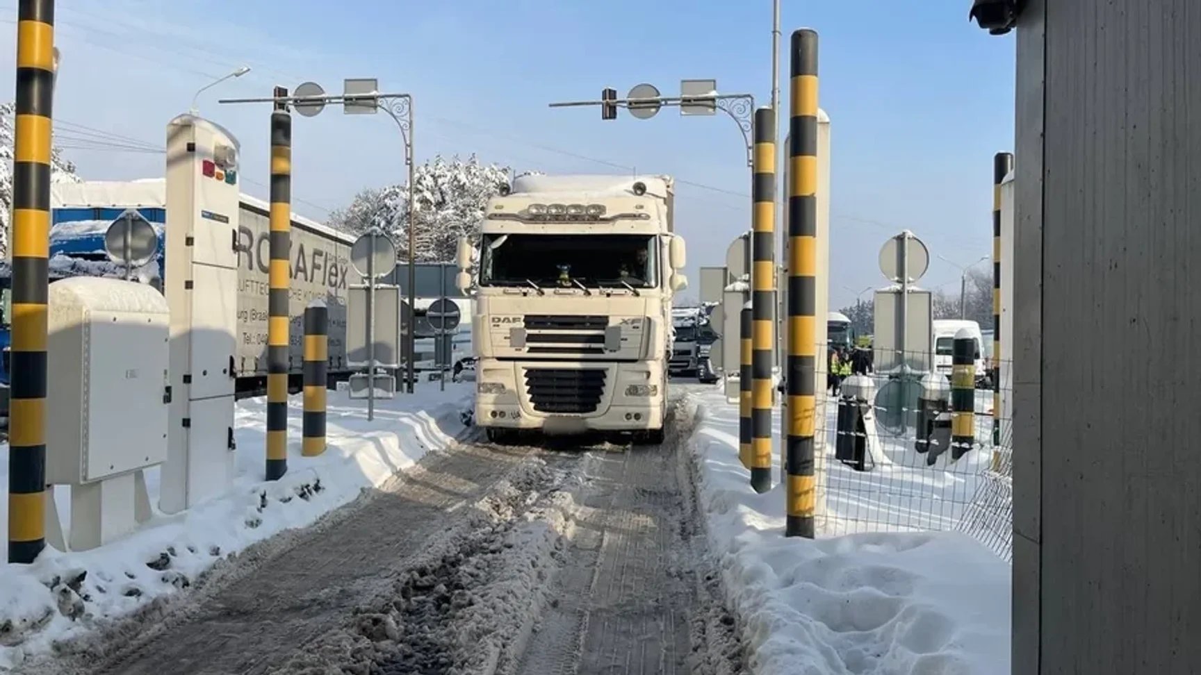 Poland adds border checkpoints to critical infrastructure to prevent blockades