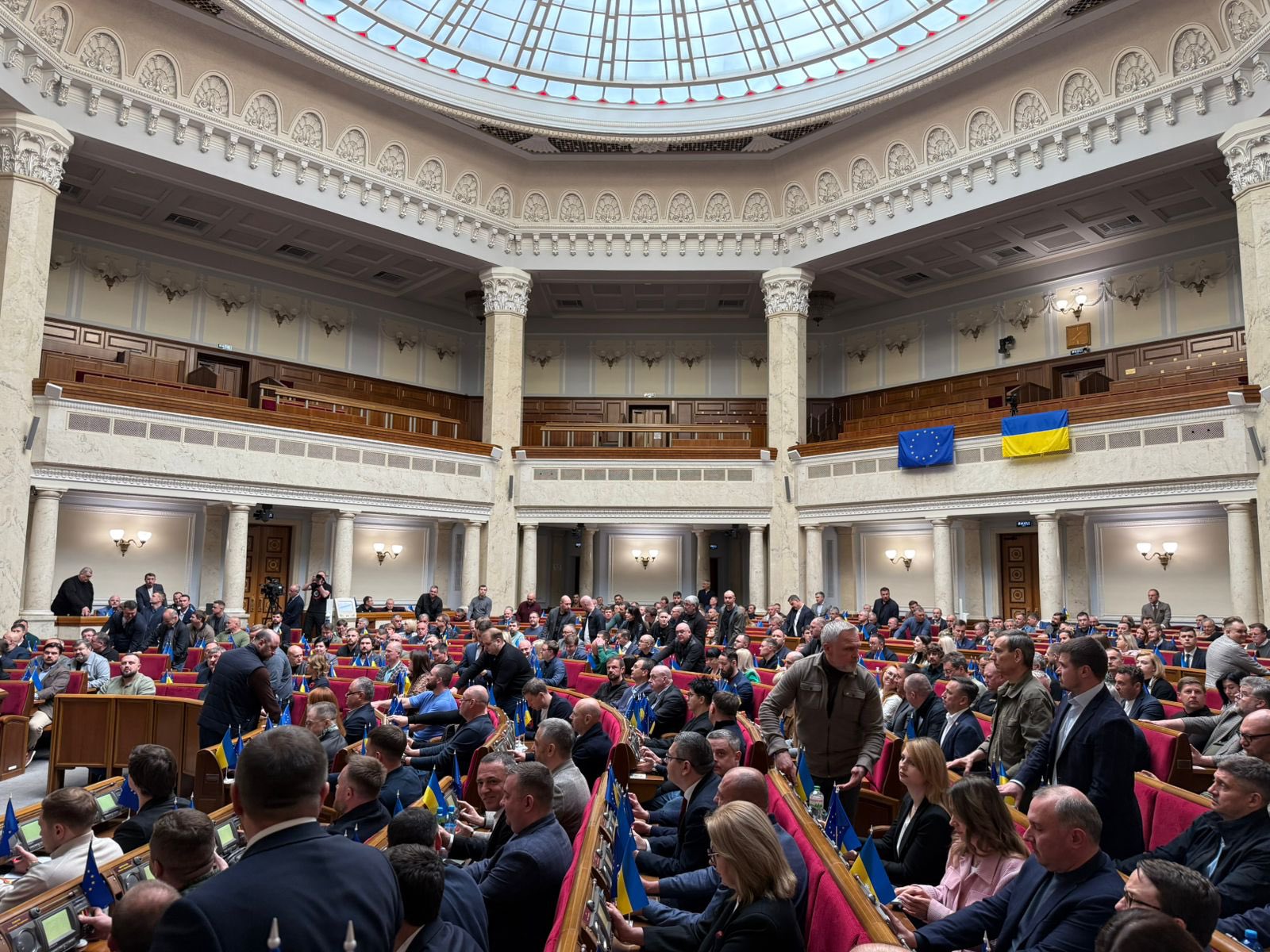 Ukraine approves US-Ukraine minerals deal