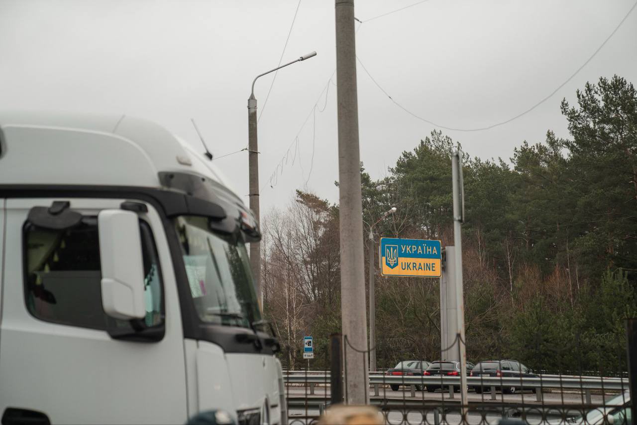 Polish farmers unblock border checkpoints with Ukraine