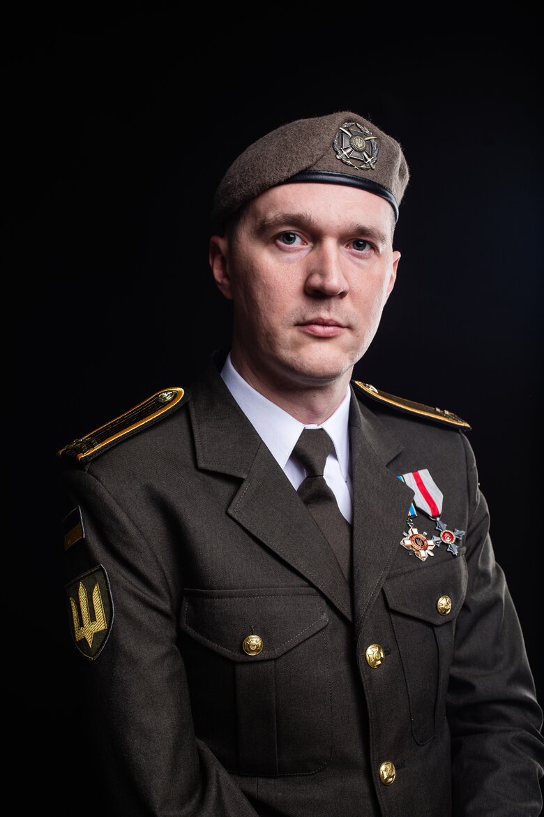Wounded in war sapper left without support