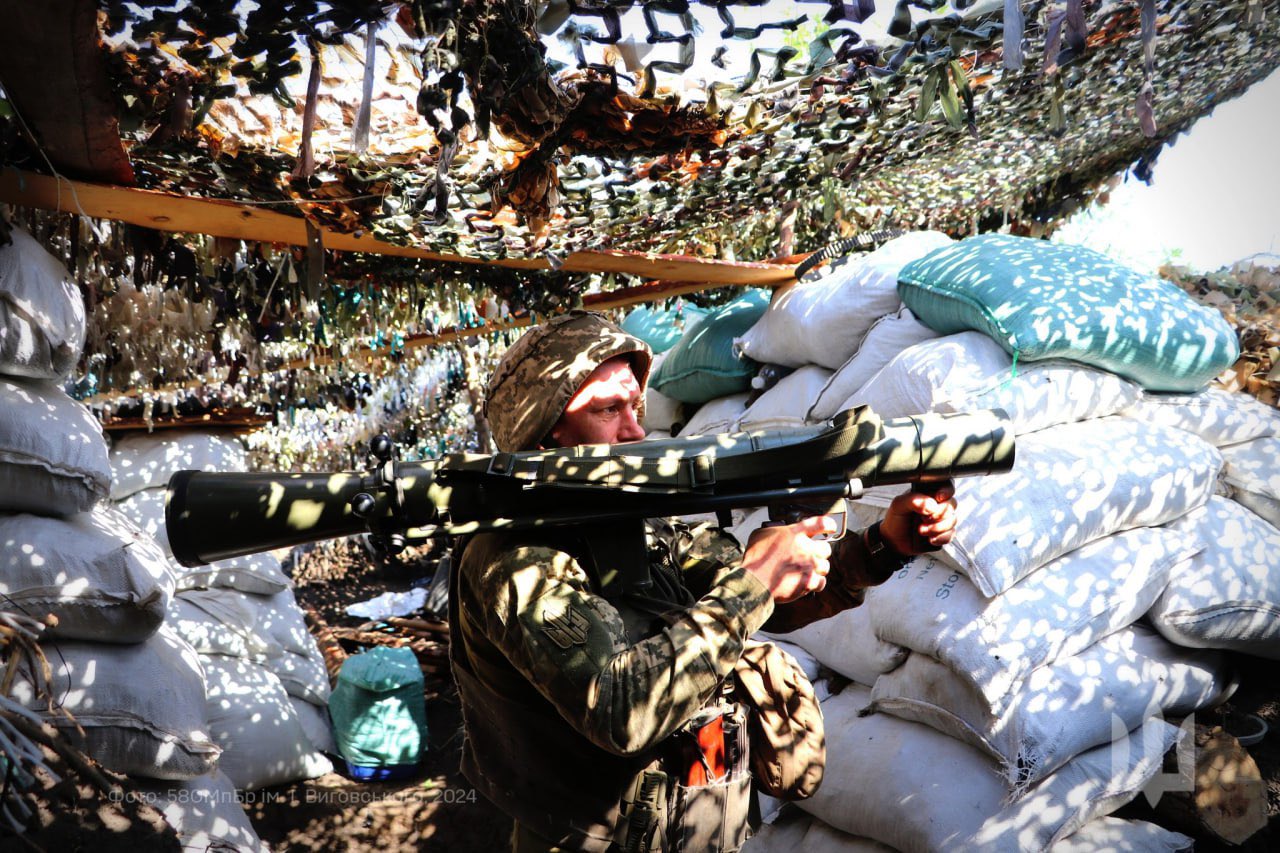 A Ukrainian soldier with Carl Gustaf M2 in service