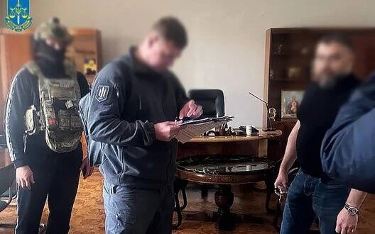 Dnipropetrovsk region mayor and community secretary arrested for $30k bribe