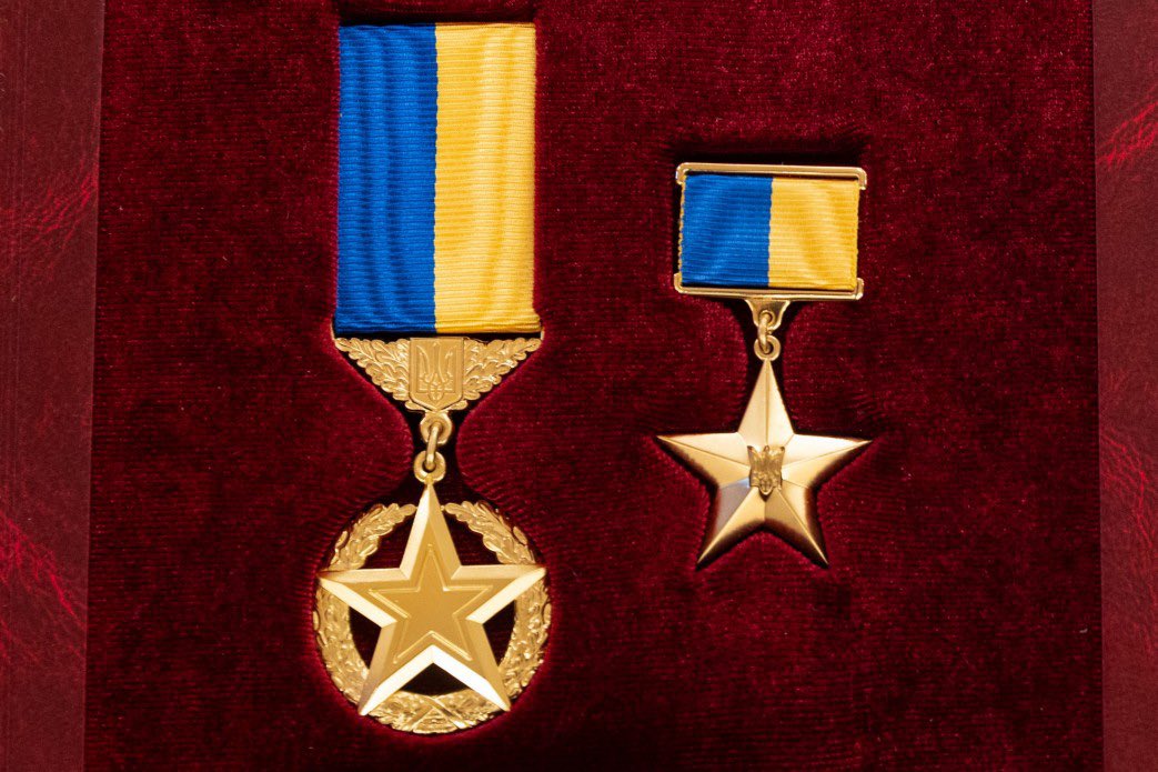 Zelensky posthumously awarded Hero of Ukraine title to Vitalii Karvatskyi and Oleh Yarovyi