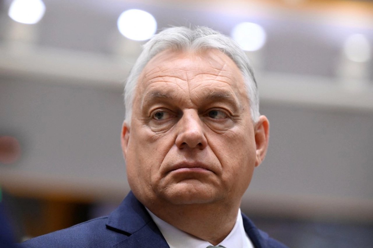 Europe enlists US press Hungary Ukraine EU bid; Hungary mute Russian strike