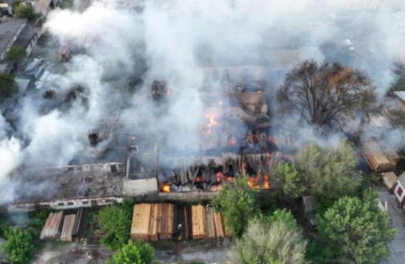 Massive fire at a woodworking plant in Mykolaiv