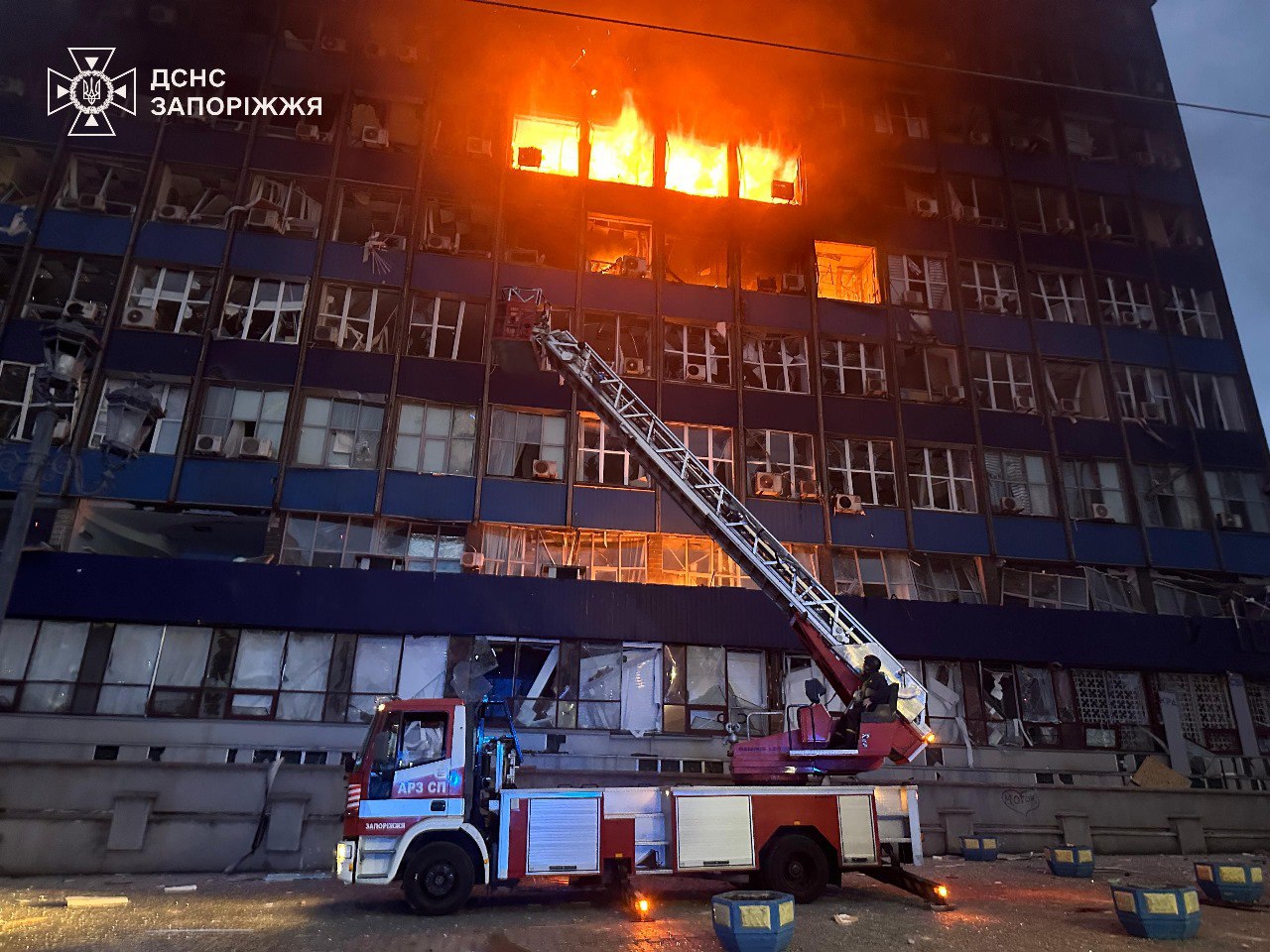 Rescuers complete work in Zaporizhzhia: 13 dead, 33 injured