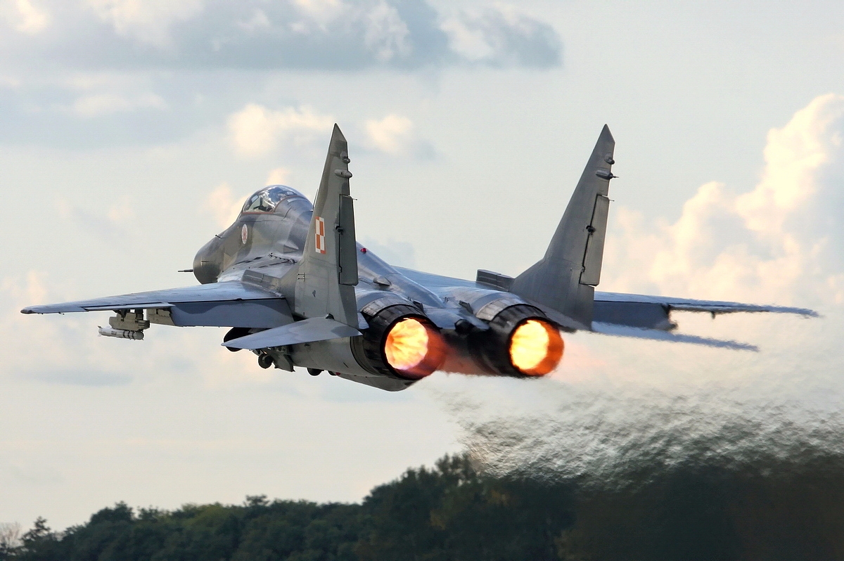 Poland proposes NATO-level jet talks
