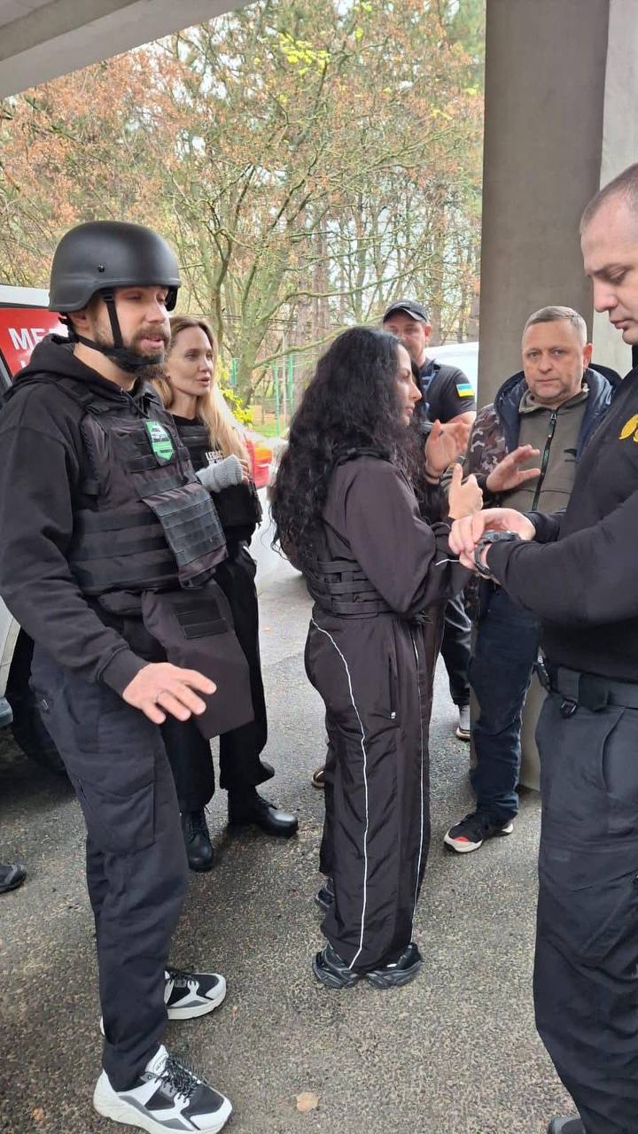 Ukraine: Angelina Jolie visits Kherson, solidarity and humanitarian aid