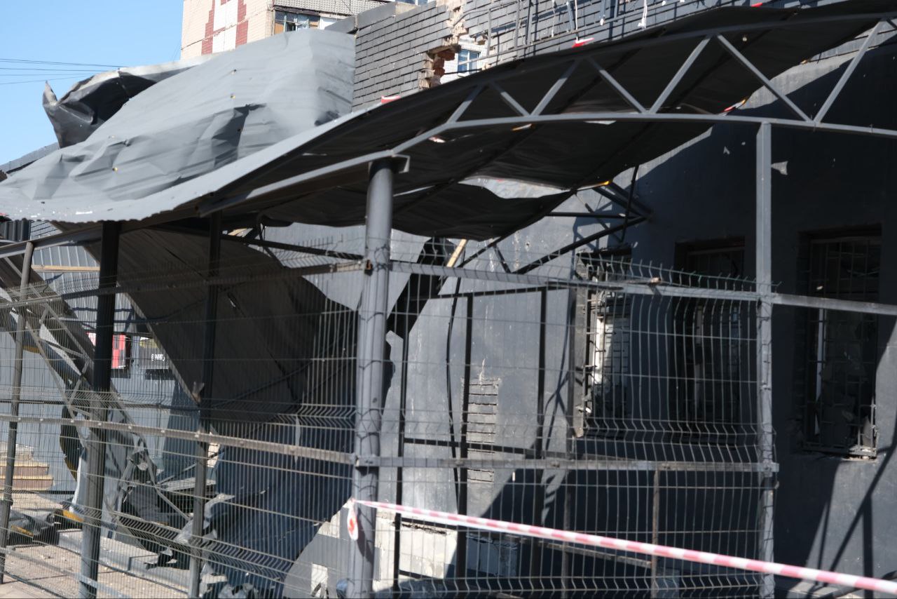 Invaders hit Nova Poshta branch in Kramatorsk: man killed, girl injured