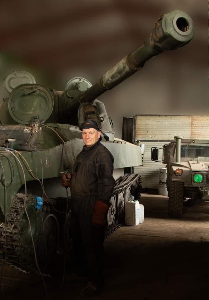 Ukrainian Restores 2S1 Gvozdika SPG After Shrapnel Damage