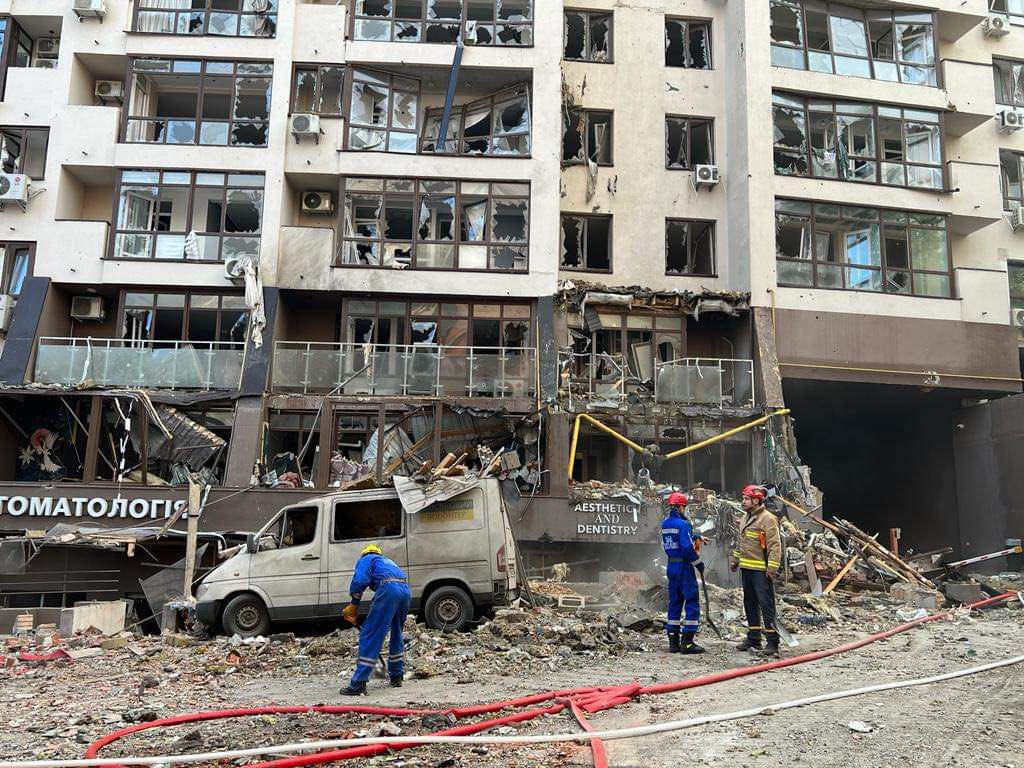 Russia strikes Kyiv and other Ukrainian cities