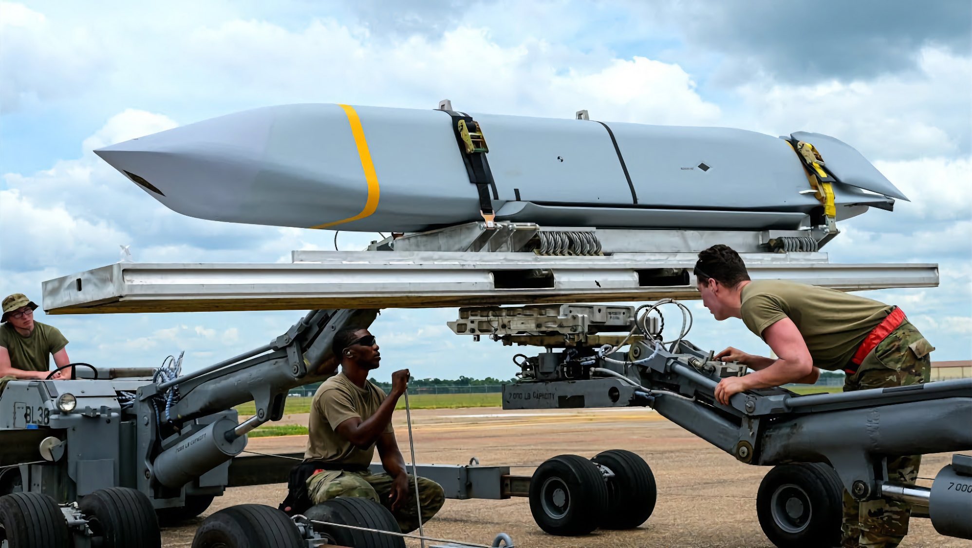 US Commander Lists Weapons to Aid Ukraine in War Against Russia