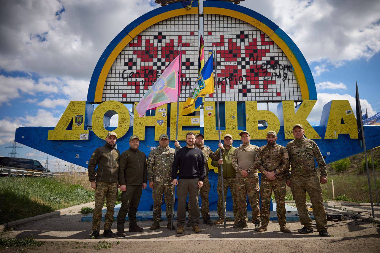 Volodymyr Zelenskyi praises Donetsk region’s warriors and volunteers
